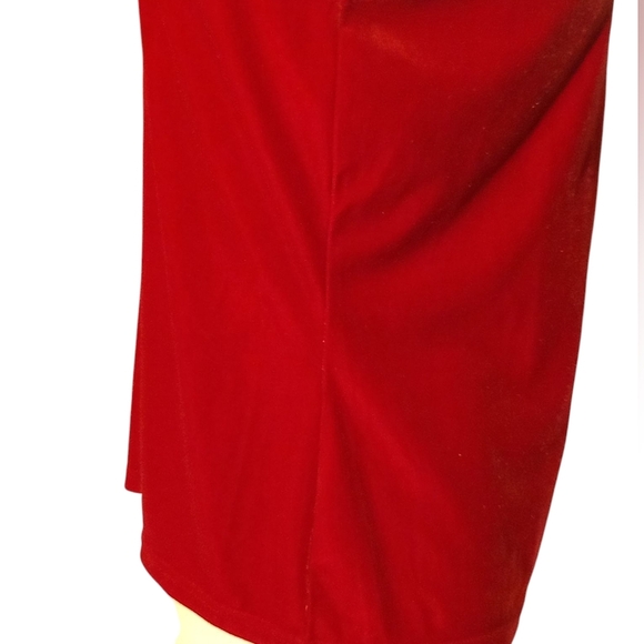 Valerie Stevens - Red Velvet Sleeveless Blouse, Size Medium W/ Pit To Pit Of 38" - Picture 7 of 11